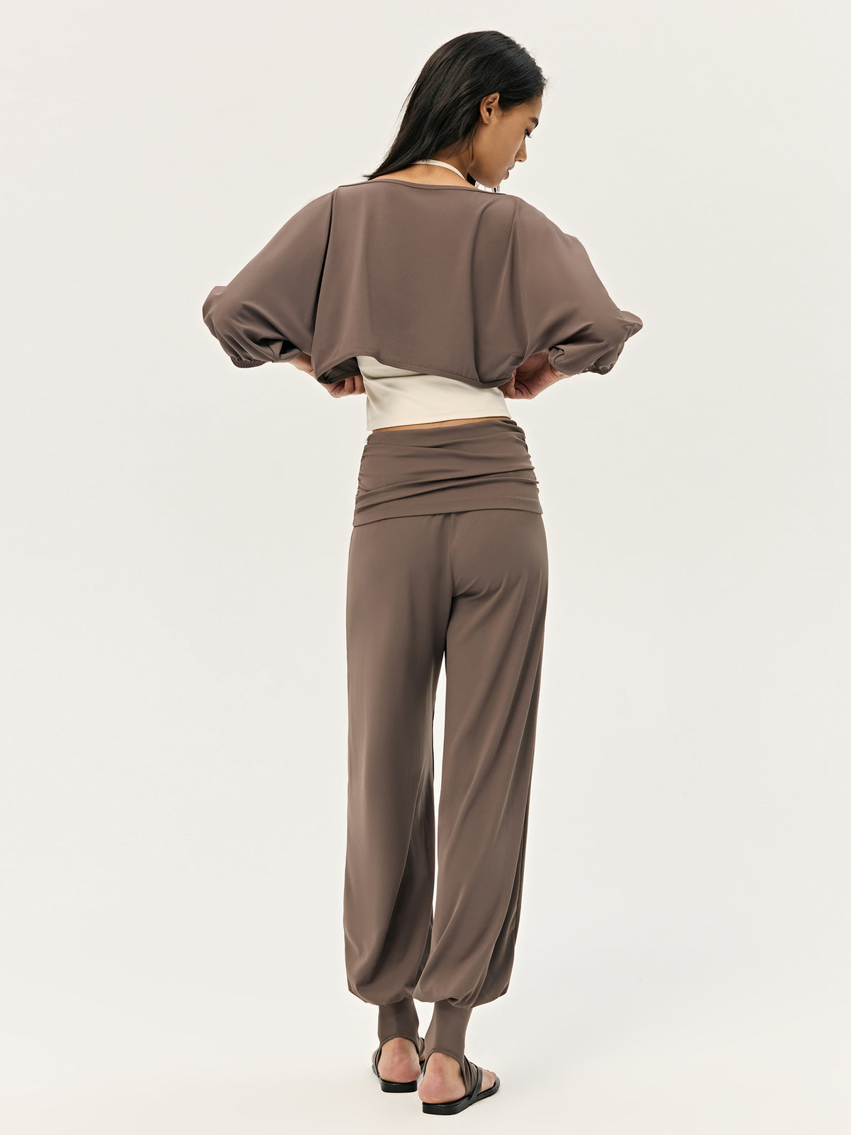 Women?s casual sportswear set: loose-fitting, figure-flattering tunic paired with footless leggings